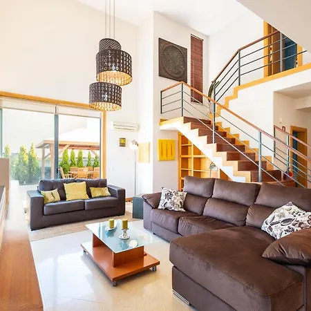 Ferienhaus #076 Stunning&modern Near Newtown, Pool *