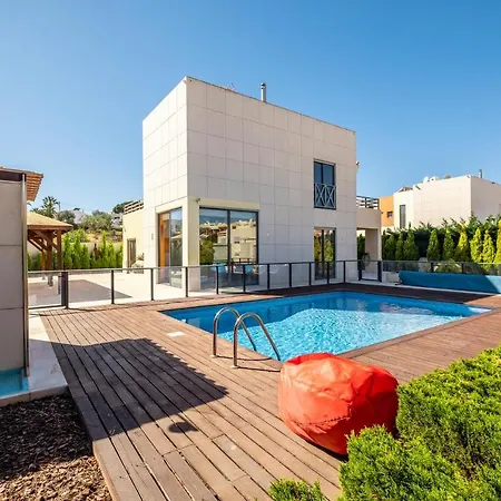 #076 Stunning&modern Near Newtown, Pool Ferienhaus